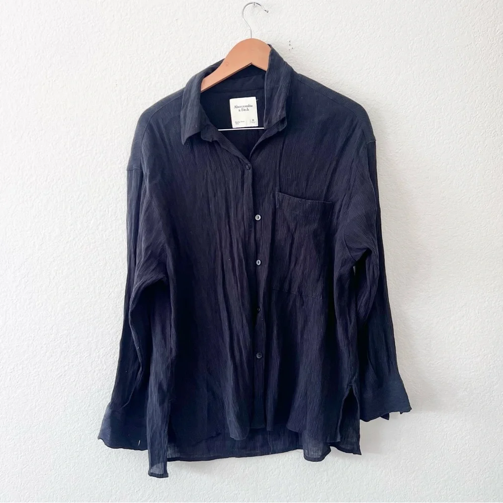 Abercrombie & Fitch Navy Pleated Plisse Style Button Down Top Sz M - Picture 1 of 4
